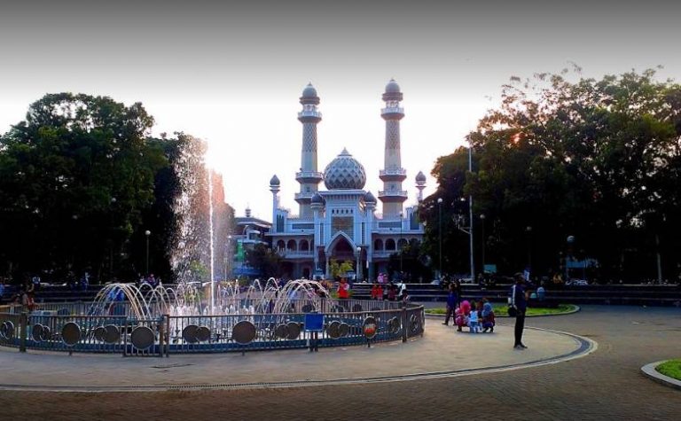 Wisata Religi Di Masjid Agung Jami Malang